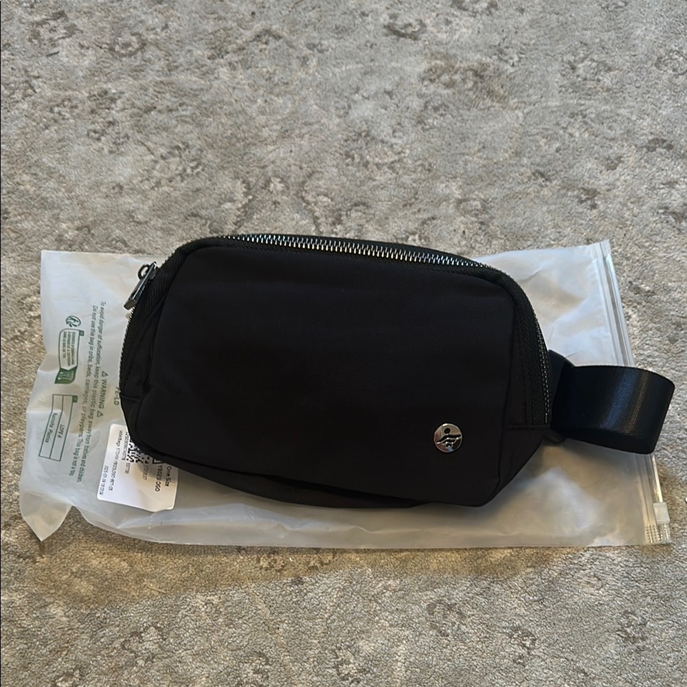 HALARA Midnight Black Belt Bag